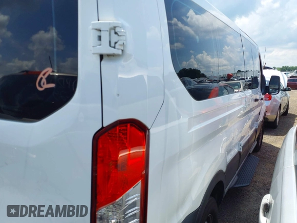 2019 Ford Transit Passenger XL with VIN 1FBZX2ZM8KKA53769, listed as a IAAI auction lot 42005385 with 62,118 mi miles and . Bid and sale history available at DreamBid. Image 4.