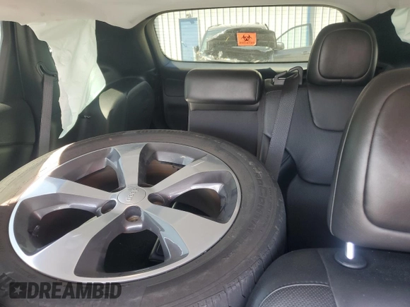 2020 Jeep Cherokee Limited z VIN 1C4PJLDB9LD557138, wystawiony jako Copart lot #57452705 z przebiegiem Nie podano mil oraz Nie do naprawy • Non repairable. Historia ofert i sprzedaży dostępna na DreamBid. Obrazek 10.