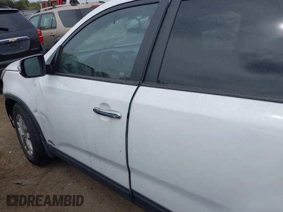 2014 Kia Sorento LX with VIN 5XYKTCA62EG500604, listed as a IAAI auction lot 40404770 with 1 mi miles. Bid and sale history available at carsss.com. Image 18.