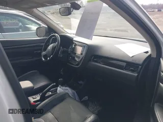 2016 Mitsubishi Outlander GT z VIN JA4JZ4AXXGZ010676, wystawiony jako IAAI lot #41527681 z przebiegiem 71 866 mil mil oraz . Historia ofert i sprzedaży dostępna na DreamBid. Obrazek 5.