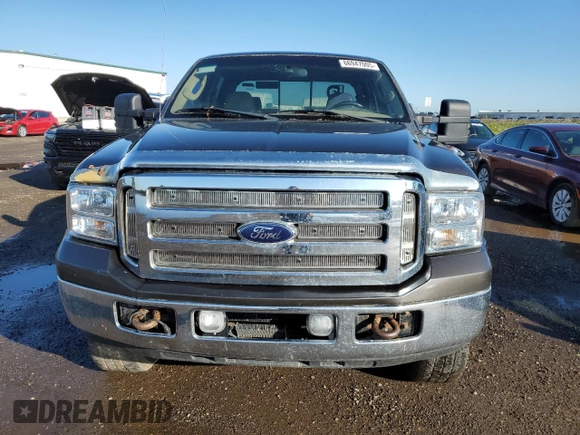 2005 Ford F-350 XL z VIN 1FTWW31P55EA45693, wystawiony jako Copart lot #66947005 z przebiegiem 193 308 mil mil oraz Czysty tytuł • Clean title. Historia ofert i sprzedaży dostępna na DreamBid. Obrazek 5.