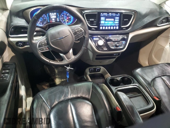 2017 Chrysler Pacifica Touring L z VIN 2C4RC1BG6HR552876, wystawiony jako Copart lot #51649705 z przebiegiem 95 825 mil mil oraz Szkoda całkowita • Salvage title. Historia ofert i sprzedaży dostępna na DreamBid. Obrazek 8.