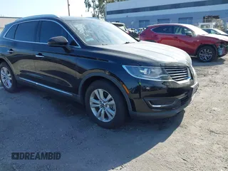 2016 Lincoln MKX Premiere z VIN 2LMTJ6JR3GBL76355, wystawiony jako IAAI lot #42201177 z przebiegiem 141 109 mil mil oraz . Historia ofert i sprzedaży dostępna na DreamBid. Obrazek 1.
