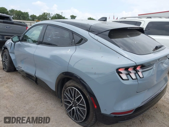 2024 Ford Mustang Mach-E Premium z VIN 3FMTK3SUXRMA04393, wystawiony jako IAAI lot #42421332 z przebiegiem 29 556 mil mil oraz . Historia ofert i sprzedaży dostępna na DreamBid. Obrazek 3.