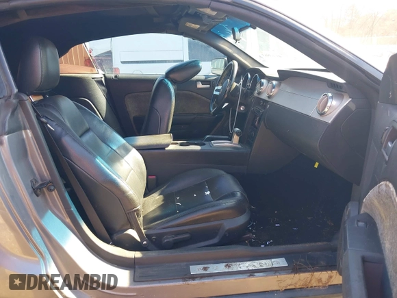 2006 Ford Mustang Standard with VIN 1ZVHT84N365107471, listed as a IAAI auction lot 41763583 with 239,204 mi miles and . Bid and sale history available at carsss.com. Image 5.