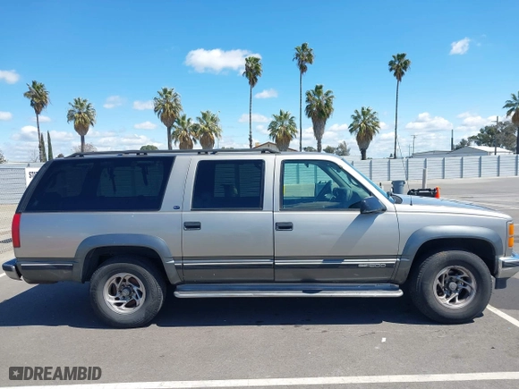 1999 GMC Suburban with VIN 3GKFK16R0XG511301, listed as a IAAI auction lot 41946753 with 231,650 mi miles. Bid and sale history available at carsss.com. Image 13.