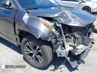 2018 Toyota Highlander LE with VIN 5TDZZRFH7JS250025, listed as a IAAI auction lot 42635985 with 122,488 mi miles and . Bid and sale history available at DreamBid. Image 18.