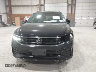 2024 Volkswagen Tiguan SE R-Line Black with VIN 3VV8B7AX8RM103700, listed as a IAAI auction lot 41991238 with 5,084 mi miles and . Bid and sale history available at DreamBid. Image 17.
