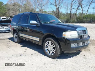 2007 Lincoln Navigator z VIN 5LMFU28547LJ15910, wystawiony jako IAAI lot #41851252 z przebiegiem 296 145 mil mil oraz . Historia ofert i sprzedaży dostępna na DreamBid. Obrazek 1.