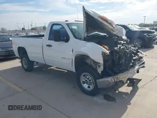 2009 GMC Sierra 2500HD z VIN 1GTHC44KX9E129618, wystawiony jako IAAI lot #41351695 z przebiegiem 133 304 mil mil oraz . Historia ofert i sprzedaży dostępna na DreamBid. Obrazek 1.
