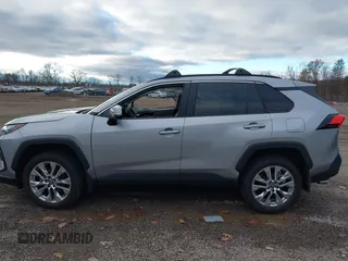 2024 Toyota RAV4 XLE Premium with VIN 2T3A1RFV4RC476514, listed as a IAAI auction lot 40829477 with 2,482 mi miles. Bid and sale history available at carsss.com. Image 15.