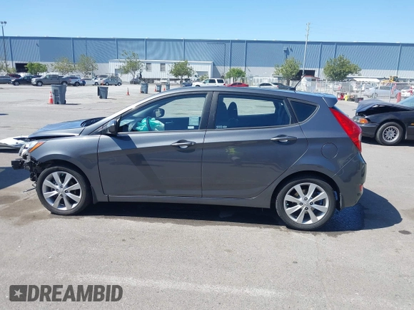 2012 Hyundai Accent SE z VIN KMHCU5AE5CU022142, wystawiony jako IAAI lot #42203812 z przebiegiem 89 196 mil mil oraz . Historia ofert i sprzedaży dostępna na DreamBid. Obrazek 15.