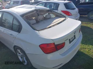 2013 BMW 3 Series 328i xDrive z VIN WBA3B5G5XDNS00928, wystawiony jako IAAI lot #41995015 z przebiegiem 89 076 mil mil oraz . Historia ofert i sprzedaży dostępna na DreamBid. Obrazek 13.