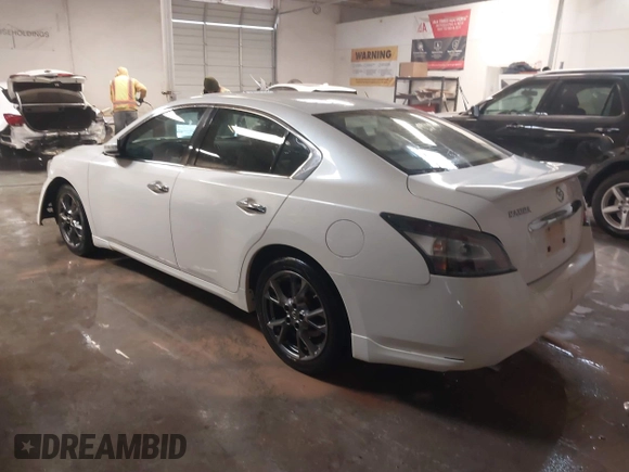 2014 Nissan Maxima SV z VIN 1N4AA5APXEC478724, wystawiony jako IAAI lot #41335407 z przebiegiem 161 985 mil mil oraz . Historia ofert i sprzedaży dostępna na DreamBid. Obrazek 3.