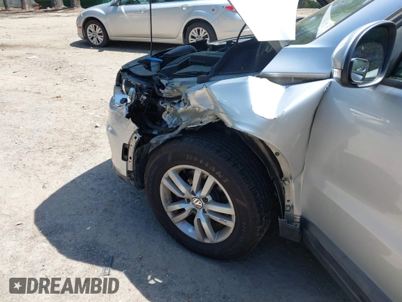 2012 Volkswagen Tiguan SE z VIN WVGAV7AX8CW542695, wystawiony jako IAAI lot #42270445 z przebiegiem 125 419 mil mil oraz . Historia ofert i sprzedaży dostępna na DreamBid. Obrazek 6.