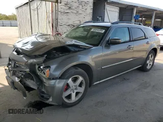 2008 Dodge Magnum z VIN 2D8GZ57208H100293, wystawiony jako Copart lot #69345394 z przebiegiem 191 085 mil mil oraz Szkody całkowita. Historia ofert i sprzedaży dostępna na DreamBid. Obrazek 1.