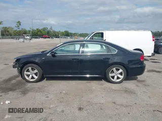 2014 Volkswagen Passat S z VIN 1VWAT7A30EC041728, wystawiony jako IAAI lot #42102295 z przebiegiem 94 768 mil mil oraz . Historia ofert i sprzedaży dostępna na DreamBid. Obrazek 15.