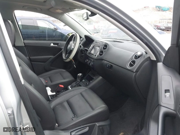 2017 Volkswagen Tiguan Wolfsburg Edition with VIN WVGSV7AX8HK031345, listed as a IAAI auction lot 41348567 with 130,313 mi miles. Bid and sale history available at carsss.com. Image 5.