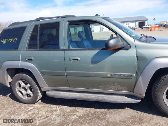 2004 Chevrolet TrailBlazer LS with VIN 1GNDT13S142119527, listed as a IAAI auction lot 41814047 with 210,762 mi miles. Bid and sale history available at carsss.com. Image 14.