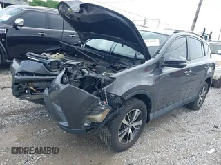 2018 Toyota RAV4 XLE z VIN 2T3WFREV8JW429188, wystawiony jako IAAI lot #42121963 z przebiegiem 133 462 mil mil oraz . Historia ofert i sprzedaży dostępna na DreamBid. Obrazek 2.