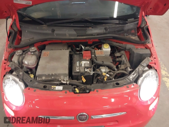 2018 FIAT 500e z VIN 3C3CFFGE4JT377259, wystawiony jako IAAI lot #41940039 z przebiegiem 61 053 mil mil oraz . Historia ofert i sprzedaży dostępna na DreamBid. Obrazek 10.