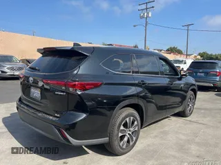 2021 Toyota Highlander Hybrid XLE z VIN 5TDHARAH6MS509148, wystawiony jako IAAI lot #42545107 z przebiegiem 76 689 mil mil oraz . Historia ofert i sprzedaży dostępna na DreamBid. Obrazek 7.