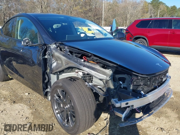 2024 Tesla Model Y Long Range with VIN 7SAYGDEE8RA293641, listed as a IAAI auction lot 41891018 with 7,341 mi miles and . Bid and sale history available at DreamBid. Image 6.