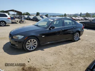 2011 BMW 3 Series 328i z VIN WBAPH7C5XBE678104, wystawiony jako Copart lot #60450305 z przebiegiem 100 457 mil mil oraz Czysty tytuł • Clean title. Historia ofert i sprzedaży dostępna na DreamBid. Obrazek 1.
