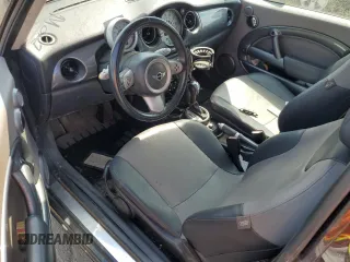 2005 MINI Hardtop с VIN WMWRC33495TJ66986, выставлен на аукционе Copart как лот 61852735 с пробегом Не указан миль и Списание • Salvage title. История ставок и продаж доступна на DreamBid. Изображение 8.