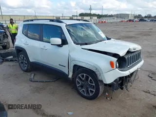 2017 Jeep Renegade Latitude with VIN ZACCJABB9HPG11083, listed as a IAAI auction lot 41475514 with 121,820 mi miles. Bid and sale history available at carsss.com. Image 1.