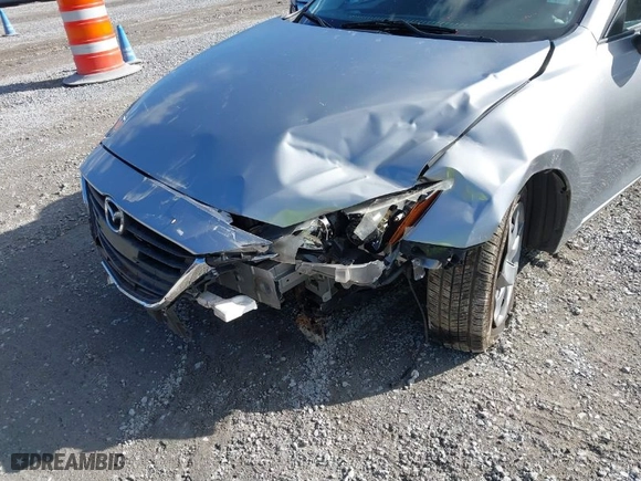 2014 Mazda Mazda3 i Sport with VIN JM1BM1U7XE1169521, listed as a IAAI auction lot 40721529 with 87,545 mi miles. Bid and sale history available at carsss.com. Image 6.