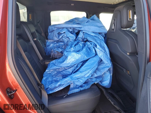 2023 Rivian R1T Adventure z VIN 7FCTGAAA0PN024599, wystawiony jako Copart lot #50269955 z przebiegiem Nie podano mil oraz Szkody całkowita. Historia ofert i sprzedaży dostępna na DreamBid. Obrazek 10.
