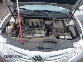 2009 Toyota Camry LE z VIN 4T1BK46K49U592233, wystawiony jako IAAI lot #42205847 z przebiegiem 141 226 mil mil oraz . Historia ofert i sprzedaży dostępna na DreamBid. Obrazek 10.