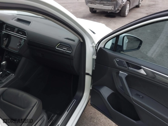 2019 Volkswagen Tiguan SEL Premium with VIN 3VV4B7AXXKM004316, listed as a IAAI auction lot 41458459 with 36,709 mi miles. Bid and sale history available at carsss.com. Image 5.