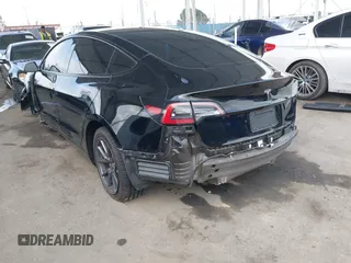 2023 Tesla Model 3 z VIN 5YJ3E1EA1PF546324, wystawiony jako IAAI lot #42103745 z przebiegiem 33 284 mil mil oraz . Historia ofert i sprzedaży dostępna na DreamBid. Obrazek 3.