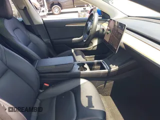 2022 Tesla Model 3 Long Range z VIN 5YJ3E1EB6NF106038, wystawiony jako IAAI lot #42214585 z przebiegiem 40 667 mil mil oraz . Historia ofert i sprzedaży dostępna na DreamBid. Obrazek 5.