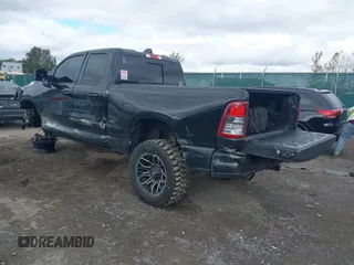 2022 Ram 1500 Big Horn z VIN 1C6SRFBT2NN206382, wystawiony jako IAAI lot #40603033 z przebiegiem 40 881 mil mil oraz . Historia ofert i sprzedaży dostępna na DreamBid. Obrazek 3.