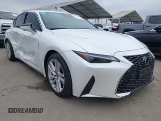 2021 Lexus IS 300 z VIN JTHCA1D27M5115858, wystawiony jako IAAI lot #42131418 z przebiegiem 17 069 mil mil oraz . Historia ofert i sprzedaży dostępna na DreamBid. Obrazek 1.