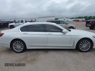 2020 BMW 7 Series 740i z VIN WBA7T2C07LCE11573, wystawiony jako IAAI lot #42474689 z przebiegiem 63 015 mil mil oraz . Historia ofert i sprzedaży dostępna na DreamBid. Obrazek 13.