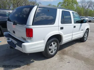 2001 Oldsmobile Bravada with VIN 1GHDT13W612113305, listed as a IAAI auction lot 42007883 with 117,627 mi miles. Bid and sale history available at carsss.com. Image 4.