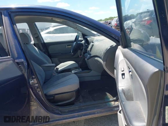 2010 Hyundai Elantra GLS z VIN KMHDU4AD4AU180006, wystawiony jako IAAI lot #42237963 z przebiegiem 232 987 mil mil oraz . Historia ofert i sprzedaży dostępna na DreamBid. Obrazek 5.