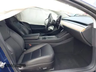 2021 Tesla Model 3 Standard Range Plus z VIN 5YJ3E1EA9MF020860, wystawiony jako IAAI lot #42246074 z przebiegiem 52 674 mil mil oraz . Historia ofert i sprzedaży dostępna na DreamBid. Obrazek 5.