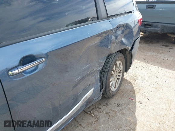 2017 Toyota Sienna XLE Auto Access Seat with VIN 5TDYZ3DC1HS888393, listed as a IAAI auction lot 41572093 with 95,290 mi miles. Bid and sale history available at carsss.com. Image 6.