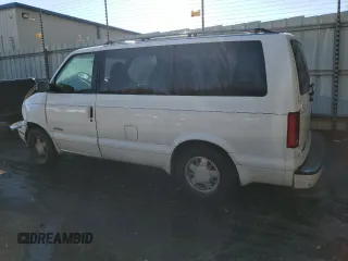 2000 Chevrolet Astro with VIN 1GNDM19W8YB158337, listed as a Copart auction lot 77418574 with Not Provided miles and Salvage Title. Bid and sale history available at carsss.com. Image 2.