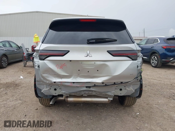 2025 Mitsubishi Outlander SEL z VIN JA4J3VA81SZ015726, wystawiony jako IAAI lot #42392744 z przebiegiem 4 004 mil mil oraz . Historia ofert i sprzedaży dostępna na DreamBid. Obrazek 17.