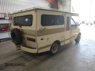 1991 Chevrolet Astro z VIN 1GCDM15Z8MB180051, wystawiony jako IAAI lot #42226795 z przebiegiem 163 024 mil mil oraz . Historia ofert i sprzedaży dostępna na DreamBid. Obrazek 4.