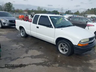 2003 Chevrolet S-10 LS with VIN 1GCCS19X338150624, listed as a IAAI auction lot 41913735 with 255,608 mi miles and . Bid and sale history available at DreamBid. Image 1.