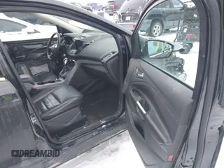 2016 Ford Escape SE z VIN 1FMCU9G92GUA33686, wystawiony jako IAAI lot #41490107 z przebiegiem 99 938 mil mil oraz . Historia ofert i sprzedaży dostępna na DreamBid. Obrazek 5.
