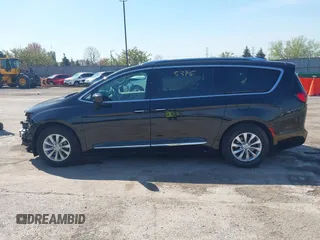 2018 Chrysler Pacifica Touring L z VIN 2C4RC1BG6JR253880, wystawiony jako IAAI lot #42115375 z przebiegiem 98 551 mil mil oraz . Historia ofert i sprzedaży dostępna na DreamBid. Obrazek 15.