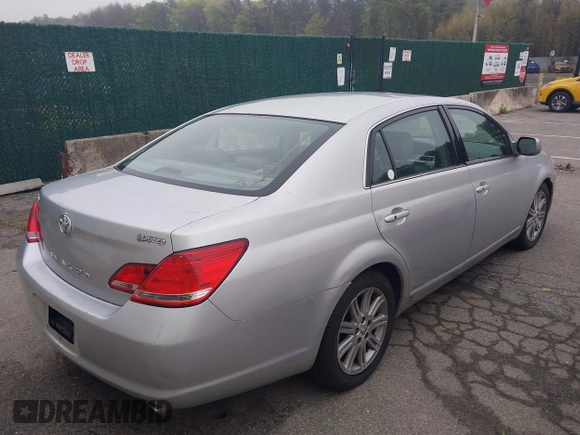2006 Toyota Avalon XL with VIN 4T1BK36B26U063255, listed as a IAAI auction lot 42191701 with 91,860 mi miles and . Bid and sale history available at carsss.com. Image 4.